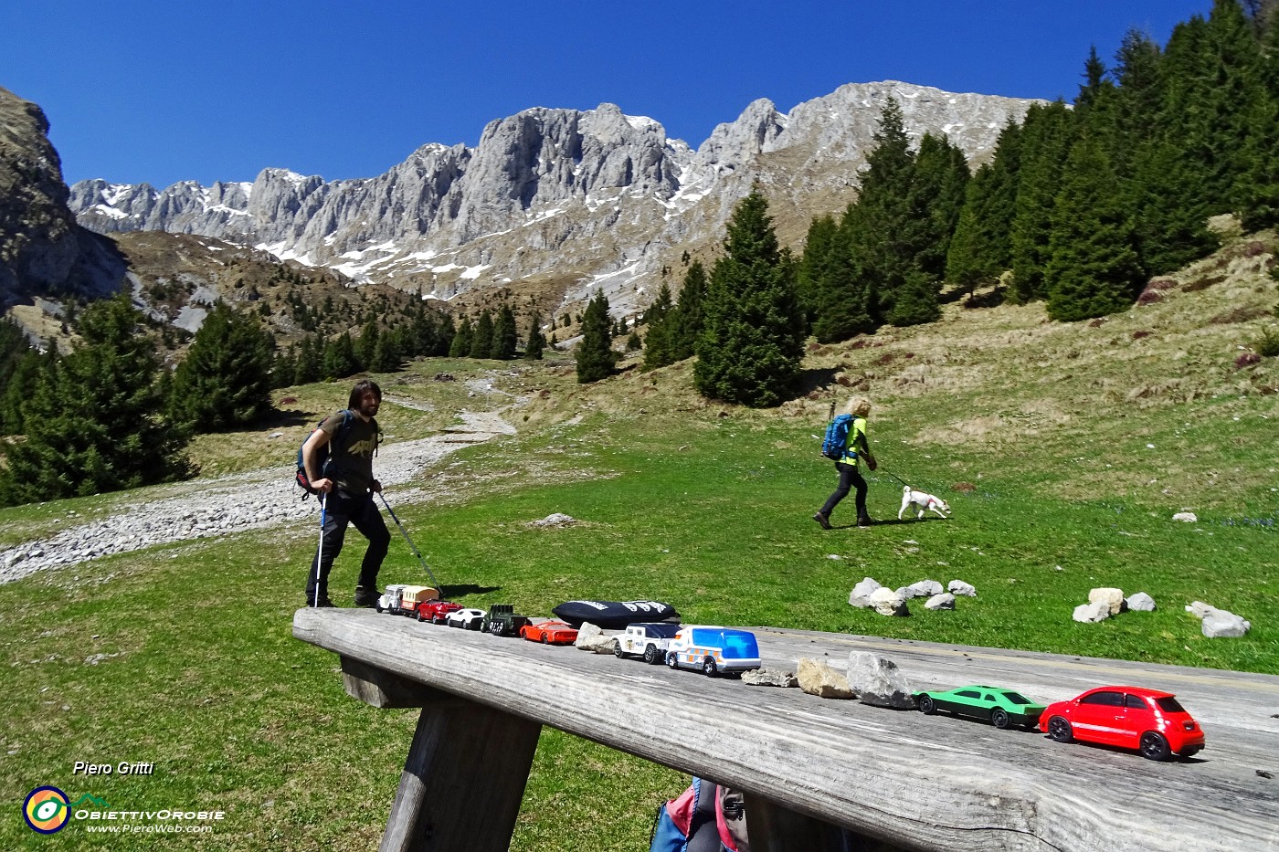 08 Macchinette in sfilata per la Regina !.JPG -                                